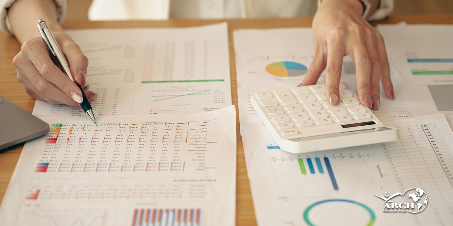 ¿Por qué externalizar la nómina con ARCH Latam? Ventajas y desventajas de contratar payroll